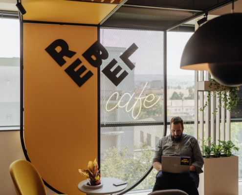 RebelDot_opening_002